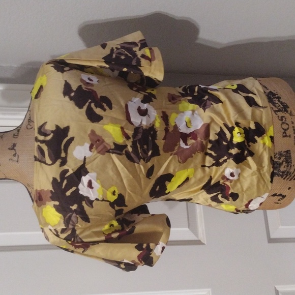 Floral Flutter Sleeve Blouse - Picture 3 of 6